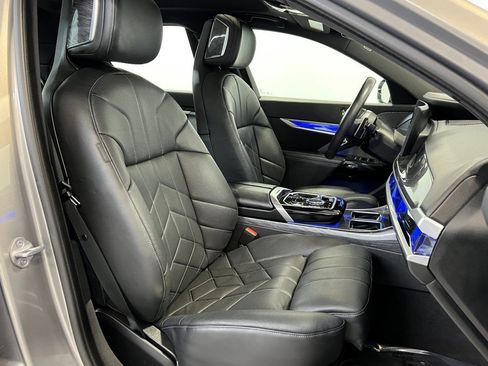 Used 2024 BMW 740i image 13