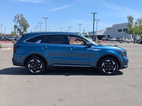 Certified 2025 Kia Sorento EX w/ EX Panoramic Sunroof Package AWD/4WD image 6