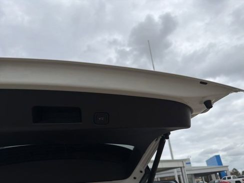 Used 2025 GMC Acadia Elevation image 19