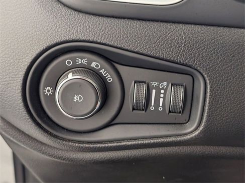 Used 2021 Jeep Renegade Latitude w/ Convenience Group image 14