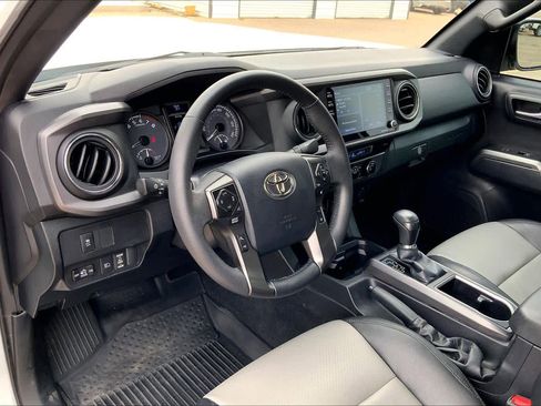 Used 2023 Toyota Tacoma TRD Sport w/ Technology Package image 18