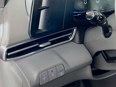 Certified 2024 Hyundai Elantra SE image 10