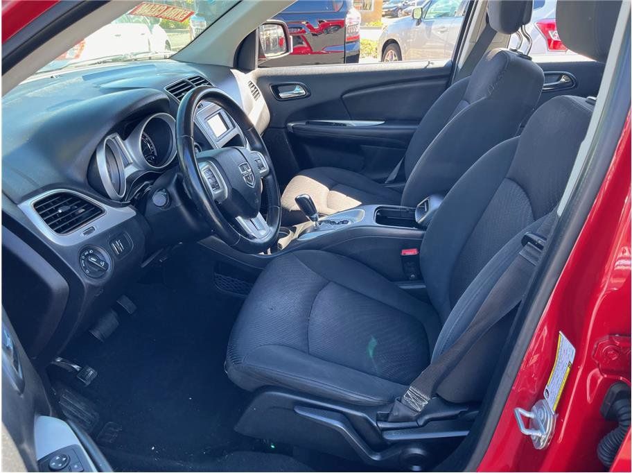 Used 2018 Dodge Journey SXT w/ Connectivity Group FWD image 8