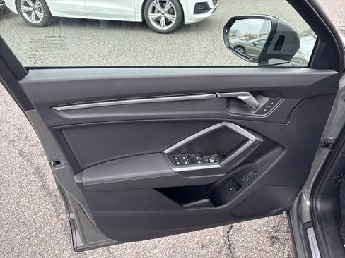 Certified 2025 Audi Q3 2.0T Premium image 9