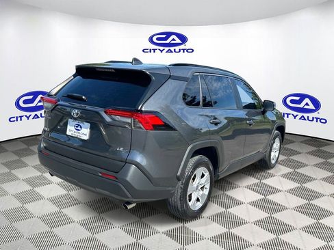 Used 2021 Toyota RAV4 LE FWD image 3