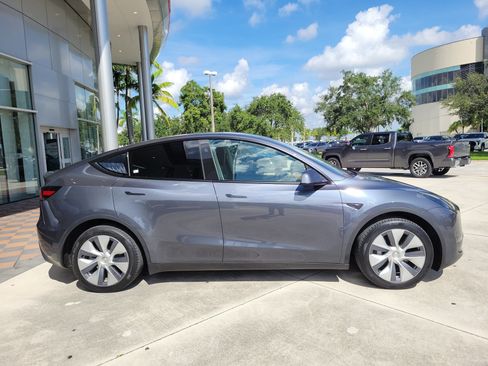 Used 2023 Tesla Model Y Long Range AWD/4WD image 7