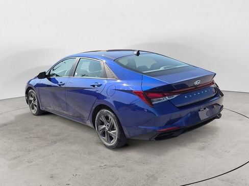 Used 2022 Hyundai Elantra SEL w/ Preferred Accessory Package FWD image 7