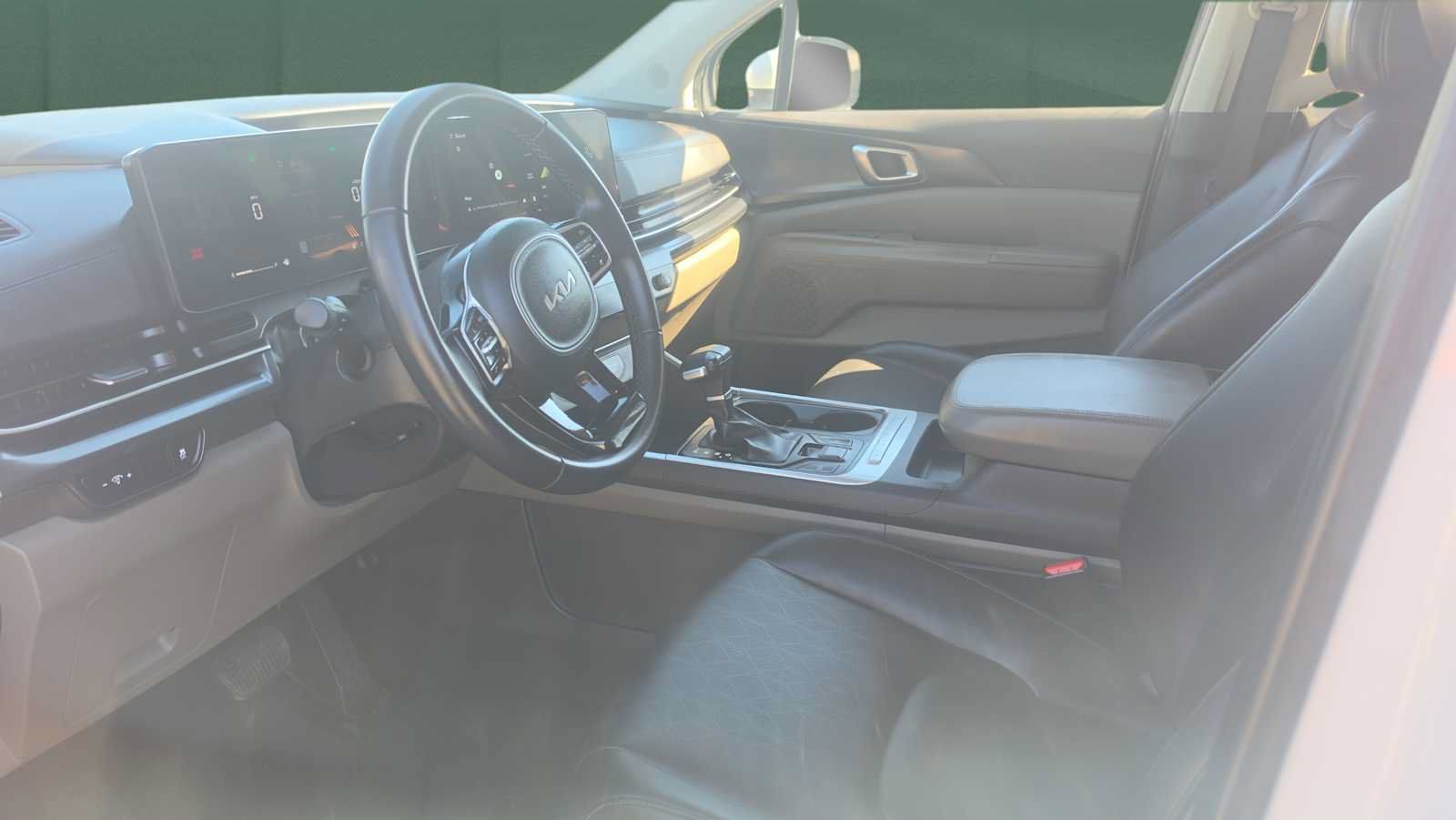Used 2025 Kia Carnival FWD image 15