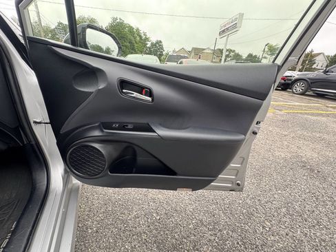 Used 2019 Toyota Prius LE image 71