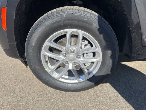 New 2026 Jeep Grand Cherokee Laredo image 9