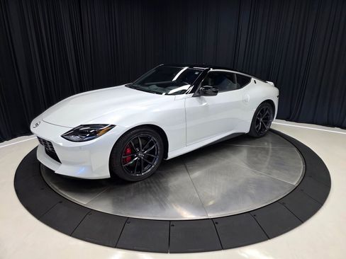 Used 2024 Nissan Z Performance w/ Floor Mat Package RWD image 7