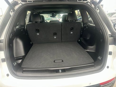 Used 2023 Jeep Grand Cherokee Altitude image 12