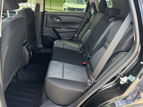 Used 2024 Nissan Rogue SV image 11