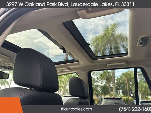 Used 2011 Land Rover LR2 HSE image 32