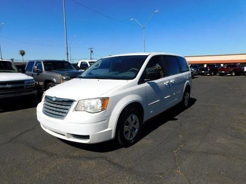 Used 2010 Chrysler Town & Country LX image 3