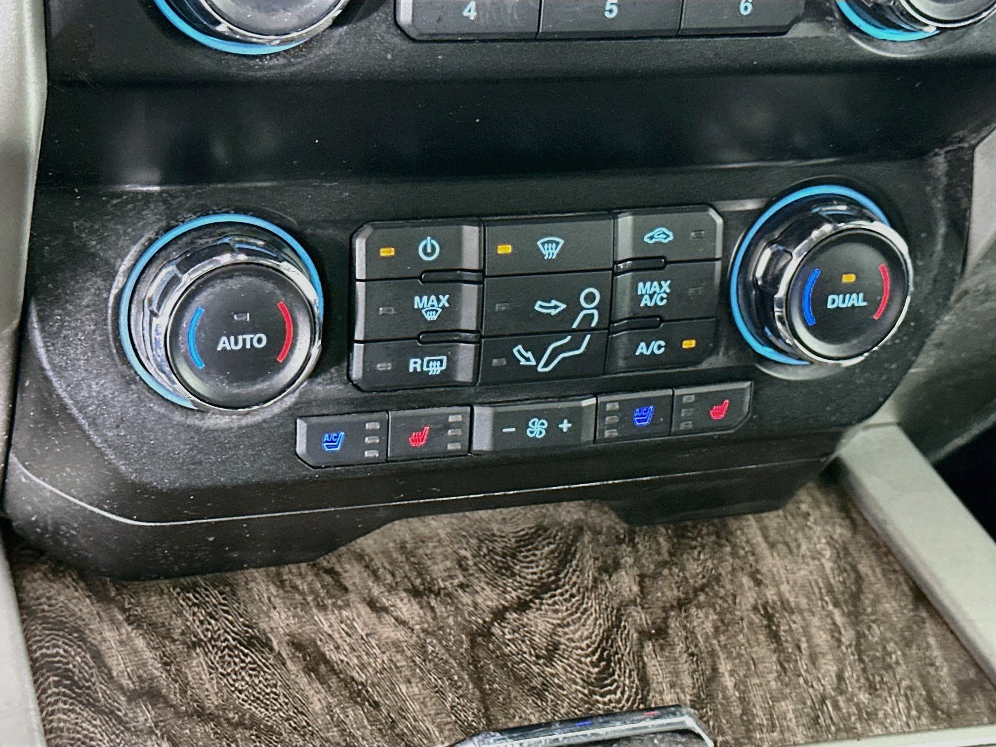 Used 2019 Ford F350 Lariat w/ Chrome Package AWD/4WD image 24