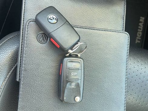 Used 2016 Volkswagen Tiguan S image 26