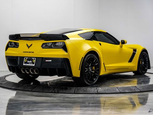Used 2015 Chevrolet Corvette Z06 w/ 3LZ Preferred Equipment Group RWD image 24