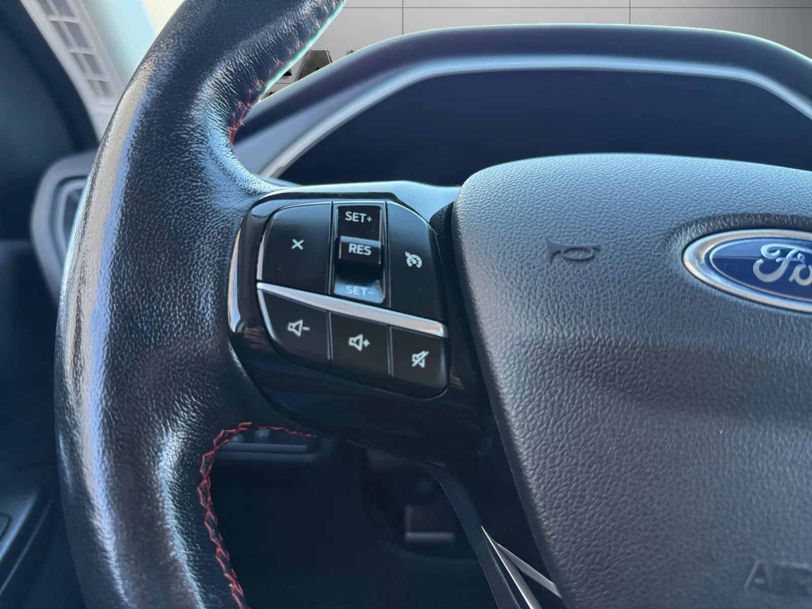 Used 2021 Ford Escape SEL w/ SEL Stealth AWD Package image 27