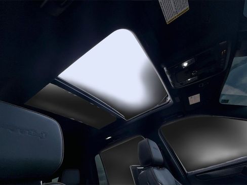 Used 2025 GMC Yukon XL AT4 w/ AT4 Premium Package image 17