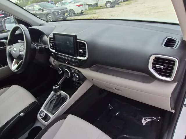 Used 2025 Hyundai Venue SEL FWD image 28