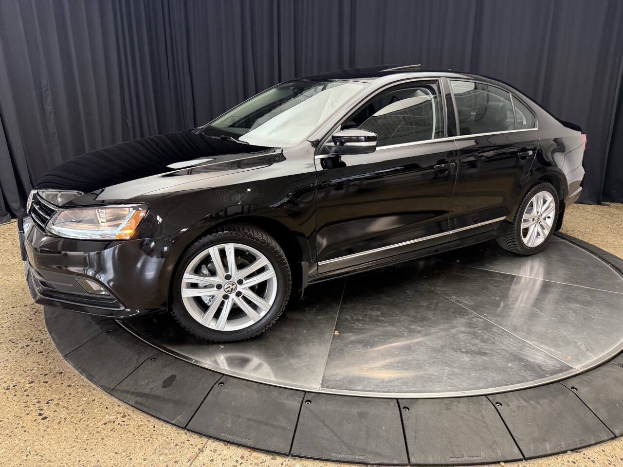 Used 2017 Volkswagen Jetta SEL Premium FWD image 3