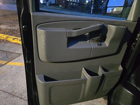 Used 2018 Chevrolet Express 2500 w/ Driver Convenience Package image 11