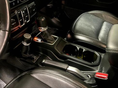 Used 2022 Jeep Wrangler Unlimited Sahara w/ Cold Weather Group image 17