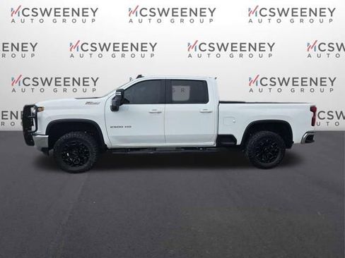 Used 2022 Chevrolet Silverado 2500 LT w/ Convenience Package image 2
