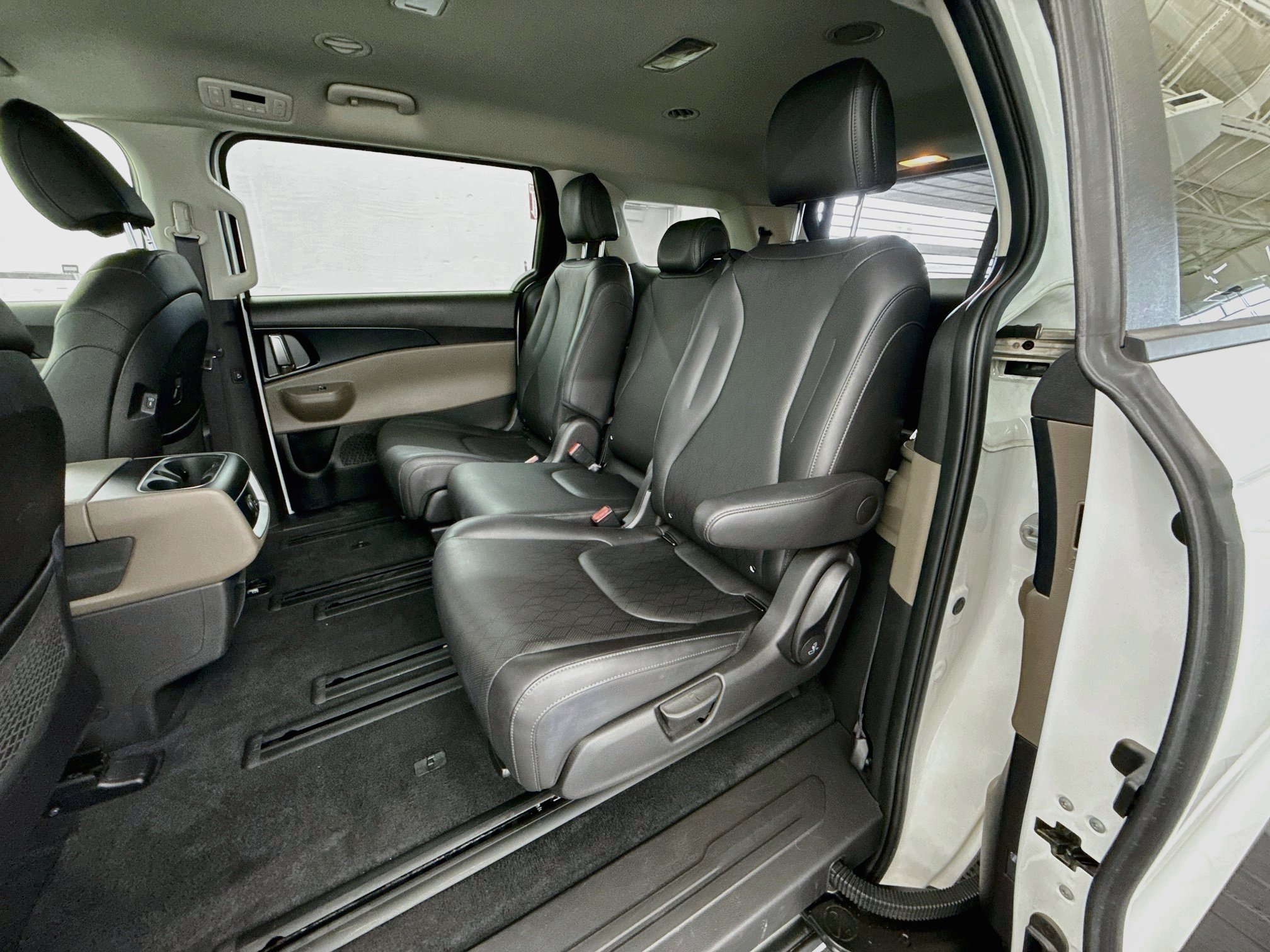 Used 2026 Kia Carnival LXS FWD image 29