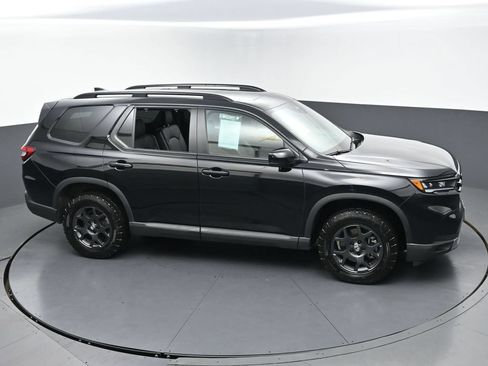 Used 2025 Honda Pilot TrailSport image 44