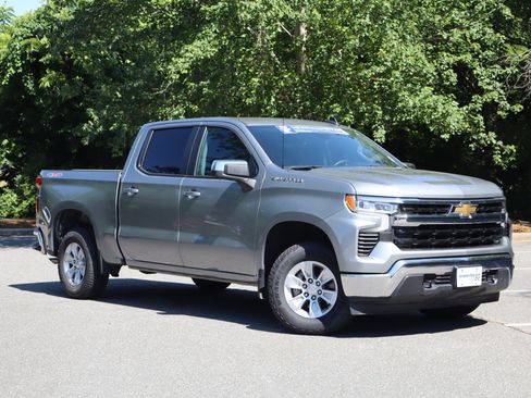 Used 2025 Chevrolet Silverado 1500 LT AWD/4WD image 2