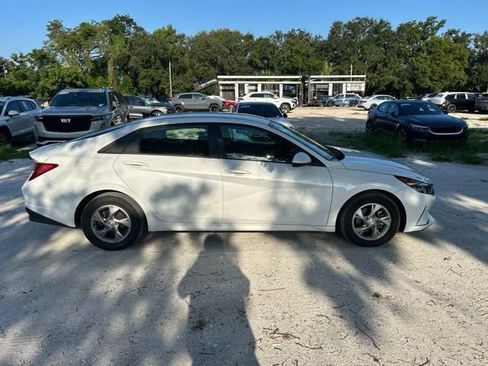 Used 2021 Hyundai Elantra SE FWD image 18
