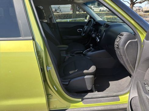 Used 2019 Kia Soul Base image 30