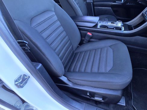 Used 2017 Ford Fusion SE w/ Fusion SE Technology Package image 26