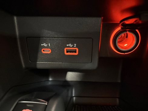 Used 2023 Nissan Kicks SR image 21