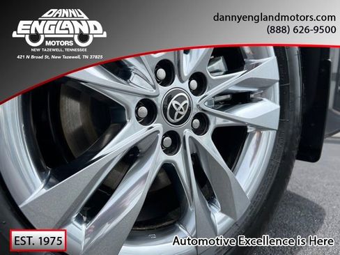 Used 2025 Toyota Sienna Limited image 1