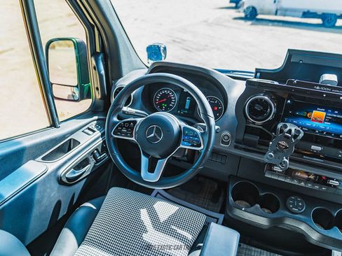 Used 2024 Mercedes-Benz Sprinter 2500 image 40