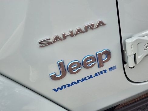 Used 2023 Jeep Wrangler Unlimited Sahara w/ Cold Weather Group image 31