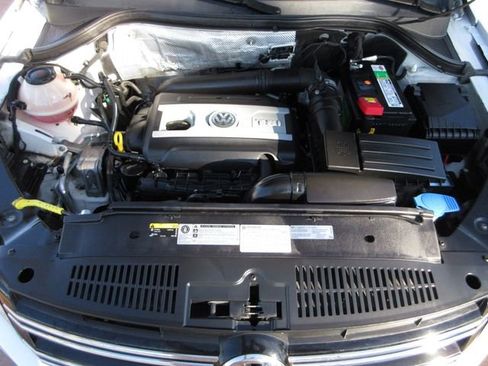 Used 2017 Volkswagen Tiguan Limited w/ Premium Package image 28