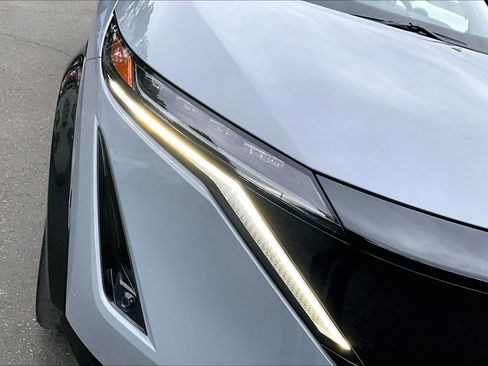 Used 2024 Nissan Ariya AWD image 31