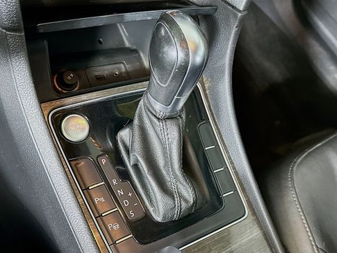 Used 2017 Volkswagen Passat 1.8T SEL Premium image 23