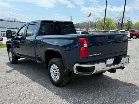 Used 2022 Chevrolet Silverado 2500 LT w/ Convenience Package AWD/4WD image 4