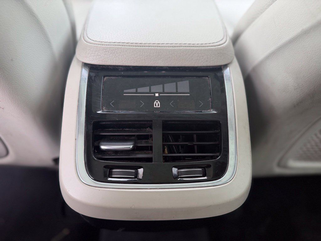 Used 2020 Volvo XC90 T5 Momentum AWD/4WD image 23