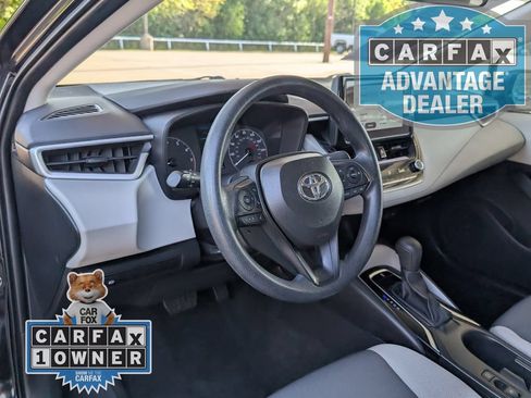 Used 2025 Toyota Corolla LE FWD image 4
