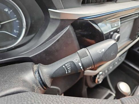 Used 2014 Toyota Corolla LE image 24