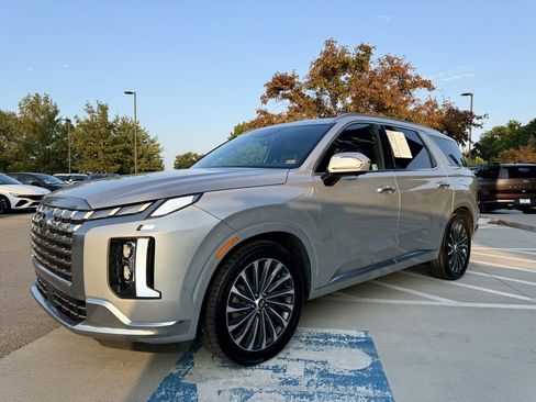 Used 2024 Hyundai Palisade Calligraphy image 10