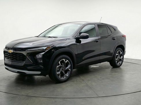 Used 2025 Chevrolet Trax LT w/ LT Convenience Package image 3