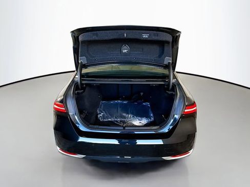 Used 2025 BMW 530i xDrive w/ Premium Package image 24