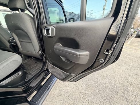 Used 2024 Jeep Wrangler Unlimited w/ Convenience Group AWD/4WD image 20